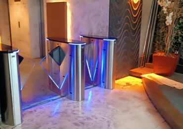 hızlı geçiş turnike sistemleri konuldukları alana giriş ve çıkışlarda insanların sıralı düzenli ve kontrollü bir şekilde giriş ve çıkış yapmalarını sağlayan turnike sistemleri teknololerine demir